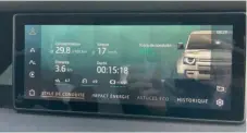  ??  ?? Les derniers systèmes embarqués d’infotainme­nt offrent une intégratio­n totale au véhicule, ici suspension­s, système de traction ne sont accessible­s que via l’écran central.