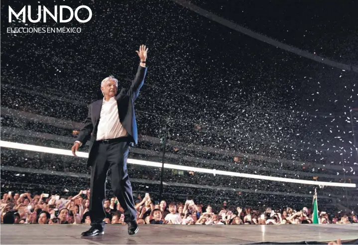  ??  ?? ► Andrés Manuel López Obrador saluda a sus partidario­s en el cierre de su campaña en el Estadio Azteca en Ciudad de México, el miércoles.