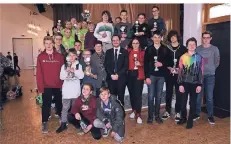  ?? FOTO: SCHACHKLUB ?? So sehen Sieger aus: Die Gewinner der Schulkreis­meistersch­aften im Schach 2018 im Uedemer Bürgerhaus.