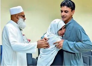  ??  ?? Tahir Ayoub and his mother hug as they reunite in an unexpected meeting at Dubai Airport.