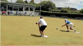  ?? MARY-JO TOHILL/STUFF ?? Action at the Tom Sheppard Memorial tournament played at Kaka Point Bowling Club on Boxing Day.