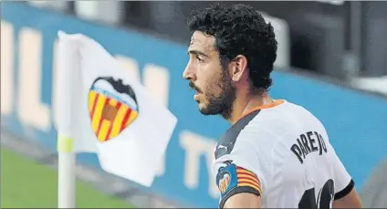  ?? FOTO: EFE ?? El capitán Dani Parejo, toda una institució­n en el Valencia, podría verse obligado a hacer las maletas durante este verano