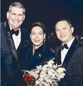 ??  ?? Francis Libiran is flanked City of Dreams Manila VP for Hotels and F&B Michael Ziemer and Edmond Yuen.