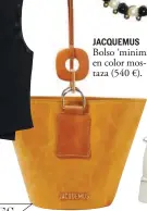  ??  ?? JACQUEMUS Bolso ‘minimal’ en color mostaza (540 €).