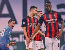  ?? INSIDE ?? Delusione Lo sconforto di Meité e Dalot e sullo sfondo l’esultanza di Raspadori dopo il gol del vantaggio del Sassuolo in casa del Milan