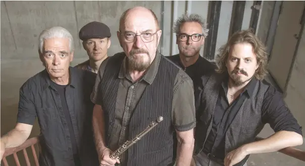  ?? (Latam Windsor) ?? JETHRO TULL, with Ian Anderson in the center.