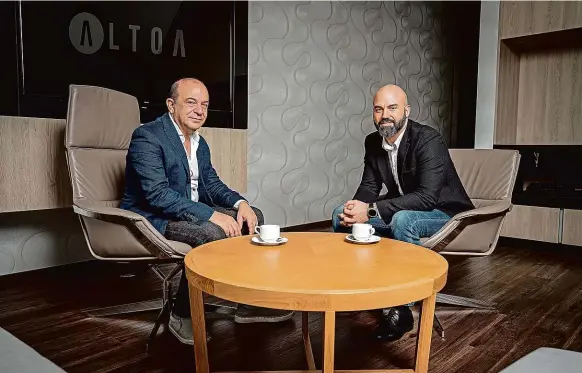  ??  ?? Sotirios Zavalianis, majitel AKESO holding, a Tomáš Petsinis, jednatel společnost­i Altoa.