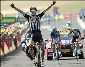  ??  ?? Sur le Tour 2015, l’Anglais Cummings s’est imposé devant Pinot et Bardet.