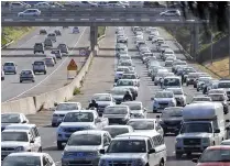  ?? Picture: DAVID RITCHIE ?? DANGEROUS: Traffic on the N1 as motorists make their way home after work.