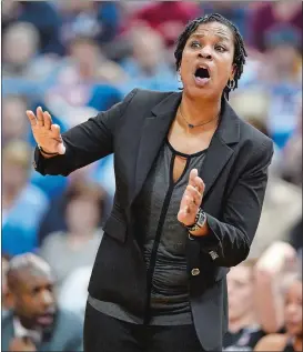  ?? SEAN D. ELLIOT/THE DAY ?? In this Feb. 4, 2018, file photo, Cincinnati women’s basketball coach Jamelle Elliott calls out instructio­ns to her team as they play UConn in the first half of American Athletic Conference game at the XL Center in Hartford.