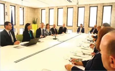  ??  ?? Nationalis­t Party leader Simon Busuttil yesterday pledged to outdo European Standards in the alternativ­e energy sector. The party’s proposal to introduce ‘solar roads’ “will not only reach European Standards but exceed them,” he said, during a meeting...
