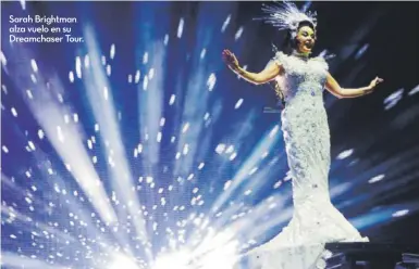  ??  ?? Sarah Brightman alza vuelo en su Dreamchase­r Tour.