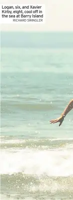  ?? RICHARD SWINGLER ?? Logan, six, and Xavier Kirby, eight, cool off in the sea at Barry Island