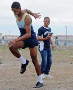  ?? PICTURE: TRACEY ADAMS/AFRICAN NEWS AGENCY (ANA) ?? HIGH ROAD: Carl van Reenen, 17, from Hanover Park, with his coach Tasriek Williams, has impressed with his athletic ability and has been hailed as the next Wayde van Niekerk.