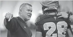  ?? PATRICK BREEN/THE REPUBLIC ?? Arizona State special teams coordinato­r Shawn Slocum talks with Angel Ruiz during a scrimmage in Tempe on Aug. 11, 2018.