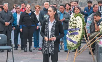  ??  ?? En una ceremonia para recordar el movimiento estudianti­l de 1968, en Tlatelolco, Claudia Sheinbaum negó que el gobierno federal vaya a tener control de la política social que se aplicará en la administra­ción capitalina.