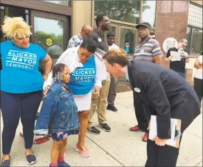  ?? Mary E. O’Leary / Hearst Connecticu­t Media ?? New Haven Mayoral contender Justin Elicker speaks to a young supporter.