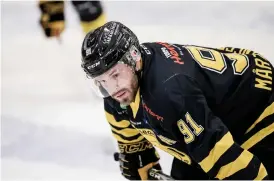  ?? Bild: SEBASTIAN LAMOTTE ?? MÅLTRÄFF. Sebastian Mårtensson reducerade tidigt i den tredje perioden, men det hjälpte inte VHC som förlorade igen.