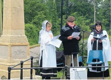  ?? PHOTO: TIM COGHLAN ?? The then Rev Sarah Brown, right, with Prunella Scales and Timothy West at the 2014 First World War Centenary Service next to the newly restored Braunston War Memorial.