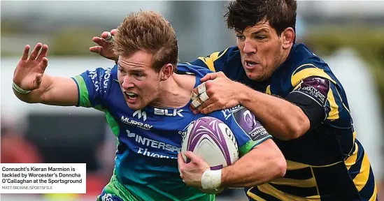  ?? MATT BROWNE/SPORTSFILE ?? Connacht’s Kieran Marmion is tackled by Worcester’s Donncha O’Callaghan at the Sportsgrou­nd