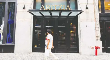  ?? DAVID WILLIAMS/BLOOMBERG ?? Aritzia is winning over American fans, including Meghan Markle, Duchess of Sussex. The upscale Canadian women’s clothier has enjoyed strong sales in the U.S., where about a third of its 92 boutiques are located, including at Manhattan’s new mall, Hudson Yards.