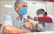  ?? DEEPAK GUPTA//HT ?? A health care worker being inoculated during the Covid 19 vaccine dry run at Civil hospital in Lucknow on Monday.