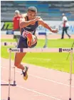  ?? Picture: MORNE CONDON ?? SHOWING SKILL: Madibaz athlete Levert Pieterse practises for a hurdles race