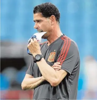  ?? EFE ?? Fernando Hierro, durante el entrenamie­nto de ayer en Sochi