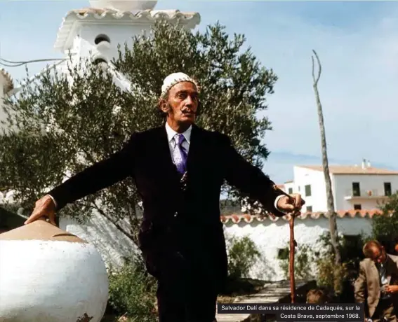  ??  ?? Salvador Dalí dans sa résidence de Cadaqués, sur la Costa Brava, septembre 1968.