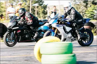  ?? ?? Nhlanhla racing with his Suzuki GSXR 1000c K5 against Barbara who was using her Yamaha R1 (2016) worth E250 000.