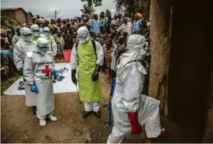 ??  ?? Pendant l’épidémie d’Ebola à Rutshuru, dans le nord du Congo, en février.