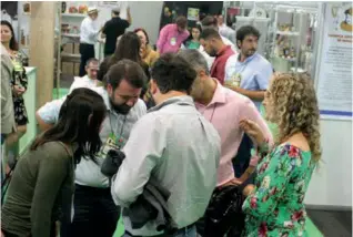  ??  ?? Cachaça Trade Fair 2018 recebeu a presença de cerca de 3.200 credenciad­os