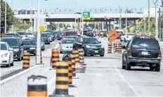  ?? BOB TYMCZYSZYN/STANDARD STAFF ?? Lane disruption­s and constructi­on on Glendale Avenue is shown in the area of The Pen Centre. The roadwork is expected to wrap up much earlier than was expected — mid October instead of December.