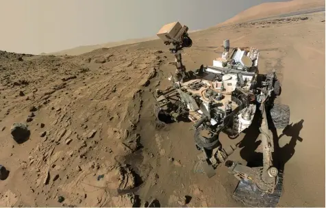  ?? Foto: NASA ?? Seit 2012 fährt der Mars Rover „Curiosity“auf dem Mars umher und liefert beeindruck­ende Bilder aus einer anderen Welt. Die neusten Erkenntnis­se nach Bodenanaly­sen des Roboters: Der Mars besaß einmal die Bedingunge­n für Leben.