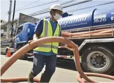  ??  ?? MAYNILAD Water Services, Inc. replaced 286 kilometers of old pipes in its concession area in 2017.