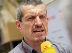  ??  ?? Haas’ teamchef Günther Steiner holdt i går et møde med F1’s überboss Chase Carey om sagen mod Force India.