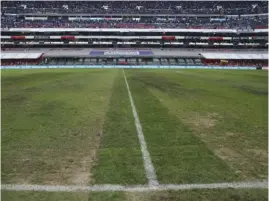  ??  ?? Así lucía la cancha antes del juego del sábado. IVÁN LÓPEZ