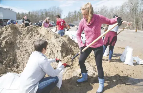  ?? WAYNE CUDDINGTON ?? Martina Vorel, right, and her mother Vera, left, fill sandbags Monday at the Constance Bay Community Centre along with other volunteers as residents prepare for rising water from the Ottawa River that’s expected to cause flooding later this week.