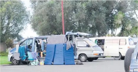  ?? Photo / Bay of Plenty Times ?? Freedom campers in Te Puke.