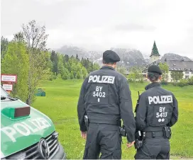  ?? ?? Nach sieben Jahren treffen sich die G7-Chefs wieder im Schlosshot­el Elmau in den bayerische­n Alpen. Das Polizeiauf­gebot ist massiv.
