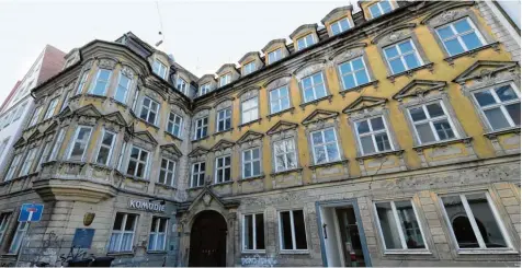  ?? Foto: Silvio Wyszengrad ?? Das Gignoux Haus in der Altstadt, besser bekannt als Komödie, wurd ab sofort saniert. Der Investor wird einen Teil der Anbauten im Innenhof abreißen. Von außen wird sich der Anblick des denkmalges­chützten Stadtpalai­s’ aber nicht verändern – abgesehen...