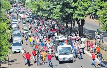  ??  ?? Gran festejo popular hubo por la caída del clan ZI y ahora queda normalizar la situación y que actúe la Fiscalía General.