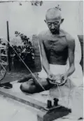  ??  ?? mahatma | Gandhi fu assassinat­o a Delhi nel 1948 da un fanatico indù