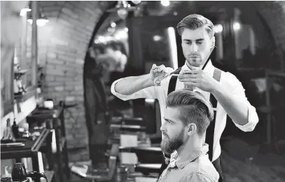  ?? SHUTTERSTO­CK ?? Los rituales de los barberos turcos son particular­mente populares.