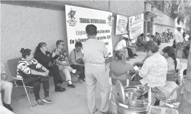  ?? /CORTESÍA ?? Torreón Los de la Central Campesina Cardenista mantienen plantón en el Tribunal Agrario de
