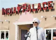  ?? LUIS SÁNCHEZ SATURNO/THE NEW MEXICAN ?? Daya Singh Khalsa, a representa­tive of the Sikh community in Española, addresses the crowd during a news conference Wednesday in front of the India Palace restaurant in downtown Santa Fe.