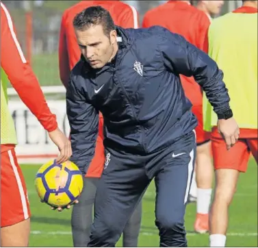  ??  ?? AL DETALLE. Baraja cuida todos los aspectos del juego para que el equipo dé lo máximo.