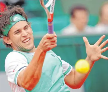  ?? FOTO: DPA ?? Kraftvolle­r Stil aus der Bresnik-Schule: Dominic Thiem hat eine große Karriere vor sich.