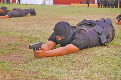  ??  ?? La iniciativa que castiga el homicidio de policías y sus familiares con más años de cárcel, será subida al pleno del Congreso para su aprobación. Foto: Josaphat Rodríguez