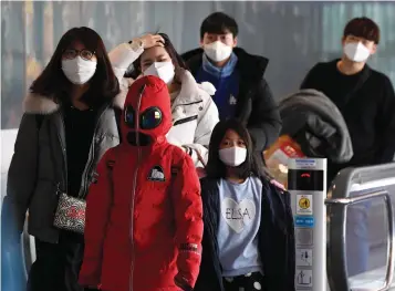  ?? (Reuters) ?? PASSENGERS WEARING masks to prevent coronaviru­s arrive at Incheon Internatio­nal Airport in Incheon, South Korea, last week.